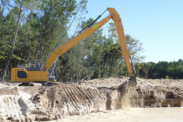 Nouvelle-Aquitaine Region: Generation 8 crawler excavators for various applications
